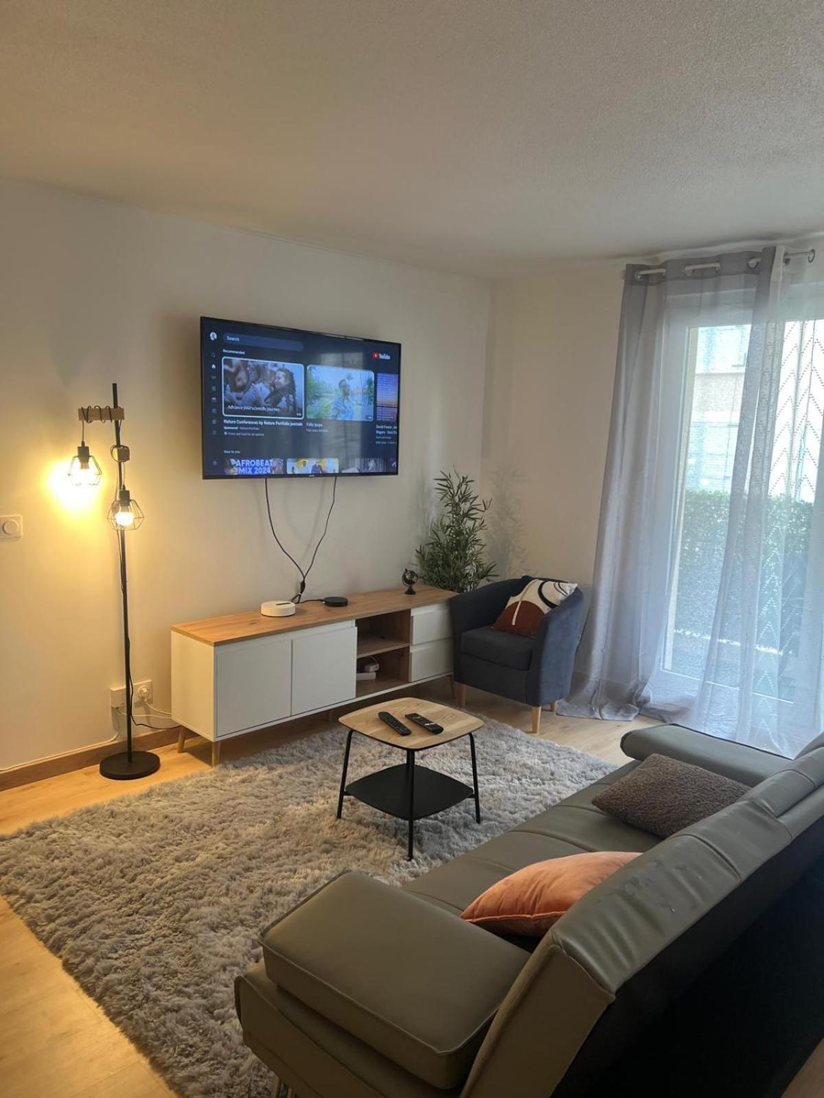 Champion Suites Sarcelles Szoba fotó